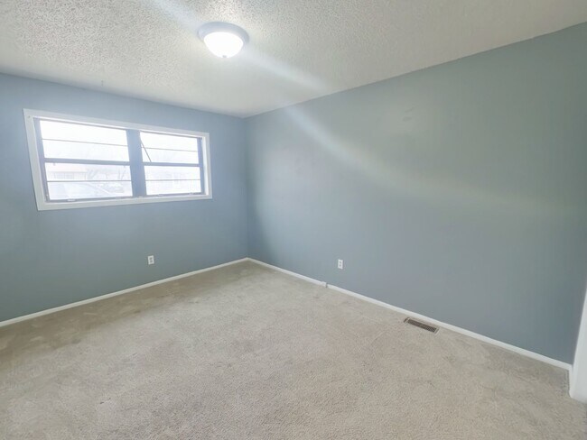 Building Photo - 608 Richmond N