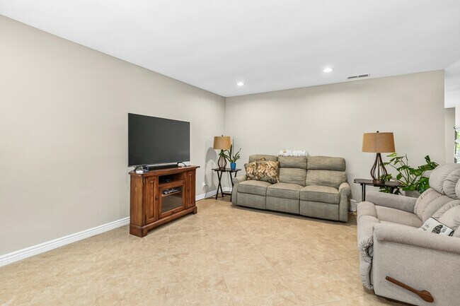 Building Photo - 1115 Sayles Ct