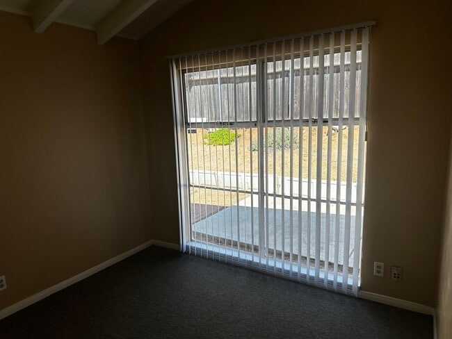 Building Photo - Riverside Home For Rent- 3 bedrooms!