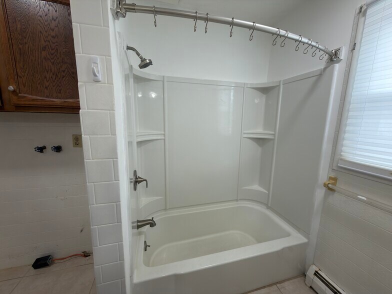 Building Photo - 12 Hilltop Ave