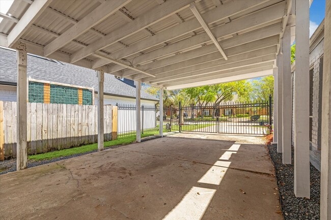 Building Photo - 3302 Chris Dr