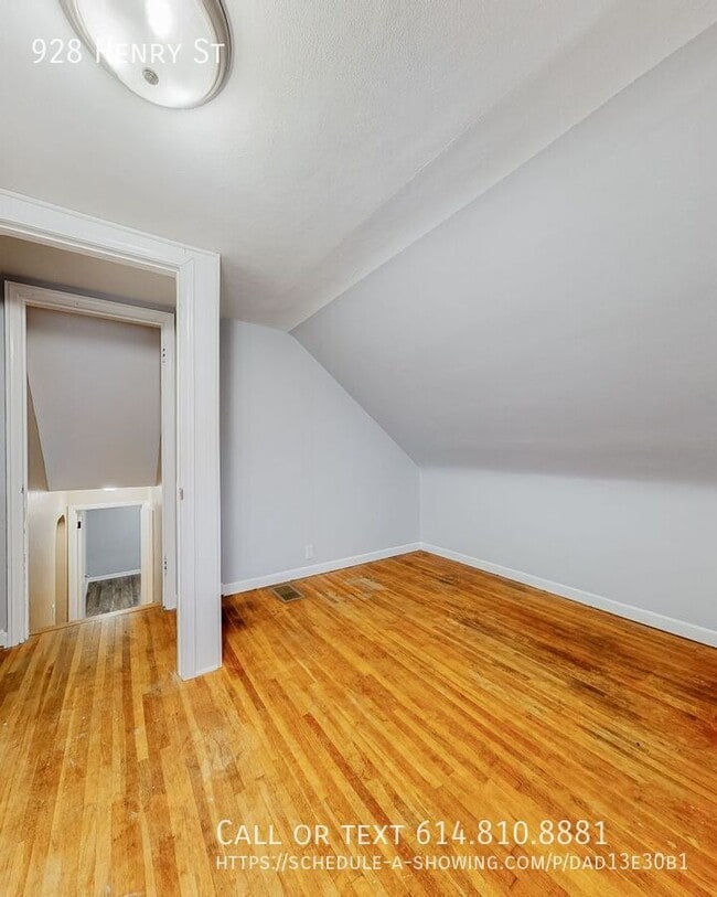 Building Photo - 928 Henry St