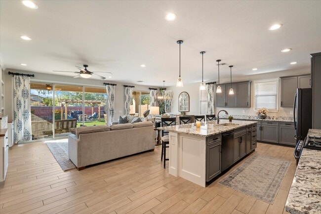 Building Photo - 12410 N 146th Ln