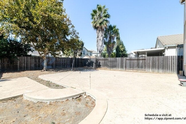 Building Photo - 3301 Myna Way