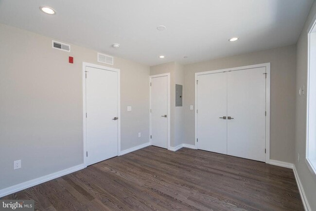 Building Photo - 1436 Clymer St