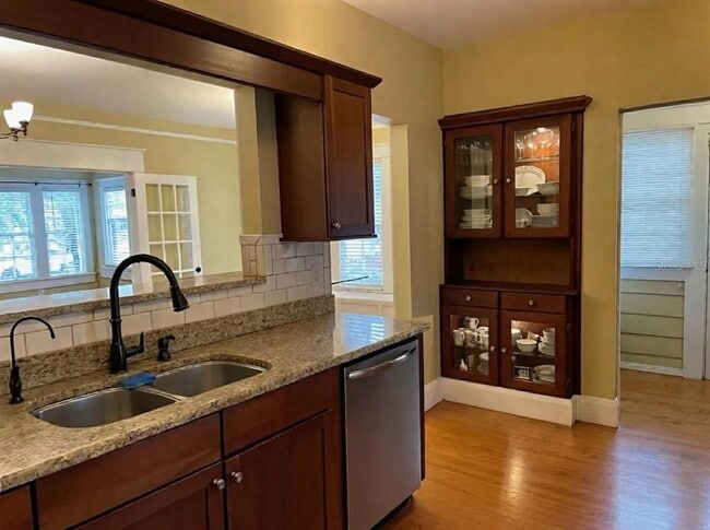 Building Photo - 807 S Fremont Ave