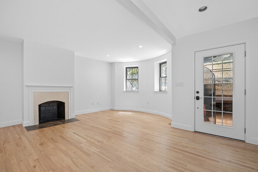 Primary Photo - 131 Warren Ave