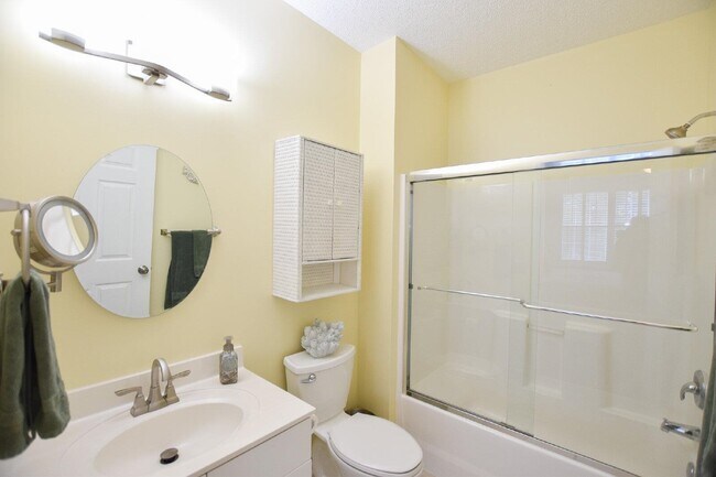 Building Photo - 5825 Catalina Dr