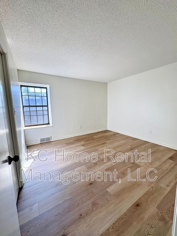 Building Photo - 10205 CedarBrooke Ln