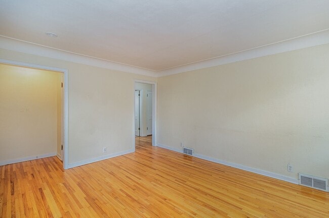 Building Photo - 2 Bed | 1 Bath Across From Coon Lake