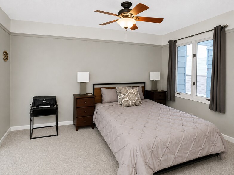 Building Photo - 9766 S Harbour Pointe Dr