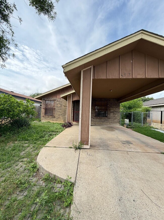 Building Photo - 1507 Agave Dr