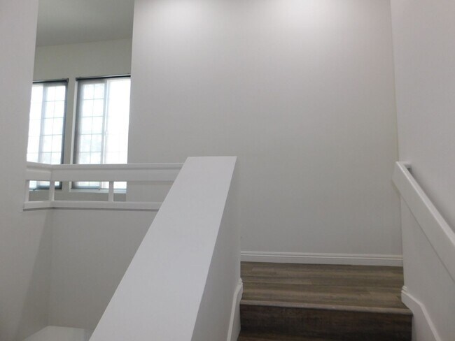 Building Photo - Gated Lake community 2 bed, 2.5 bath home.