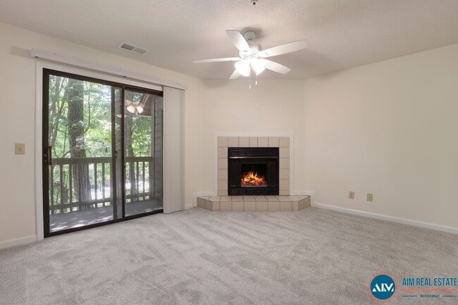 Building Photo - Updated Wyndemere Condo at Yacht Cove – Fr...