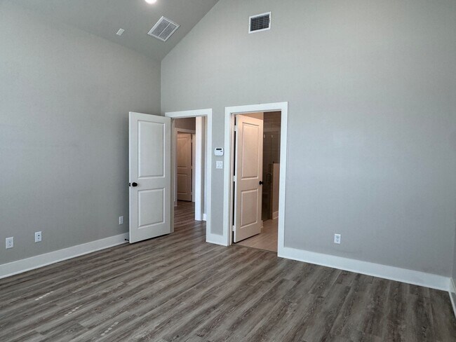 Building Photo - 7110 Alexander Dr