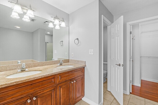 Building Photo - 2207 River Park Ct
