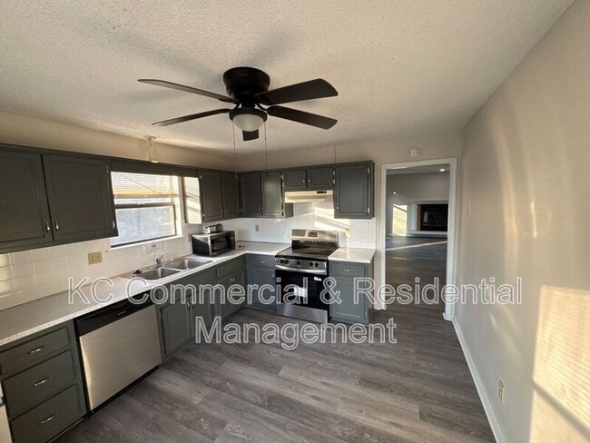 Building Photo - 5716 N London Ave