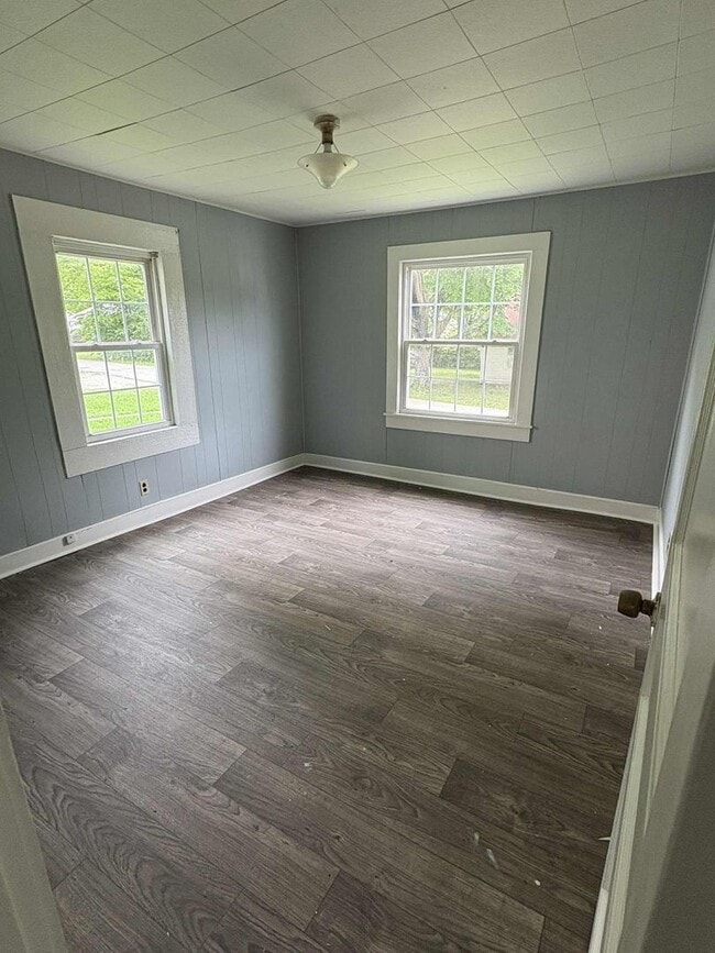 Building Photo - Recently Renovated Home!