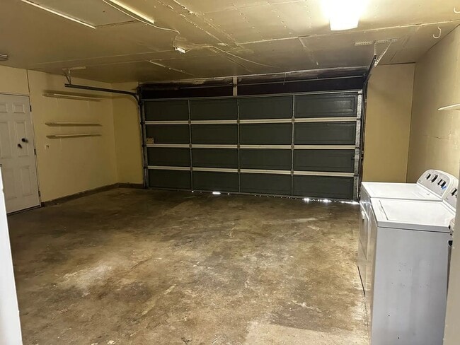 Building Photo - 7860 Summerplace Dr