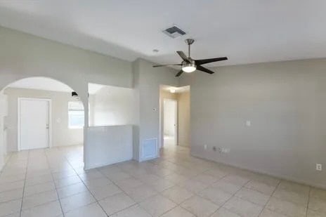 Building Photo - 2410 High Hollow Dr