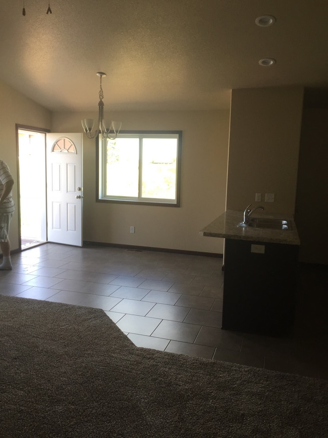 Building Photo - Quality Built Twinhome North Bismarck 2Bedroom 1 1/2 Bath SORRY NO PETS!!