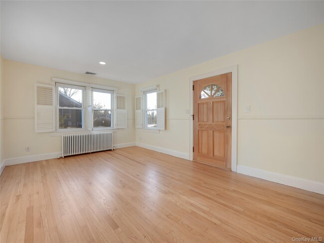 Building Photo - 18 Hughes St