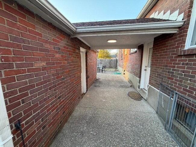 Building Photo - 336 Monohan Dr