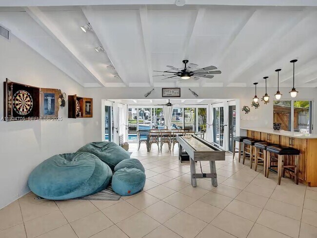 Building Photo - 2525 Gulfstream Ln