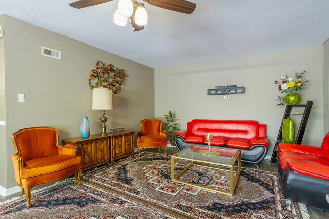 Building Photo - 1126 Tiverton Ct