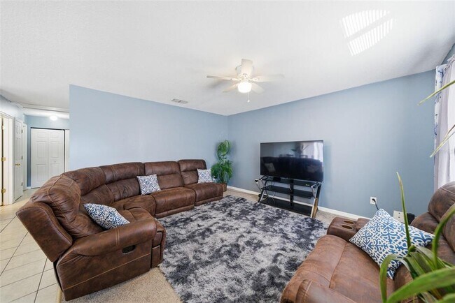 Building Photo - 1306 E Church St