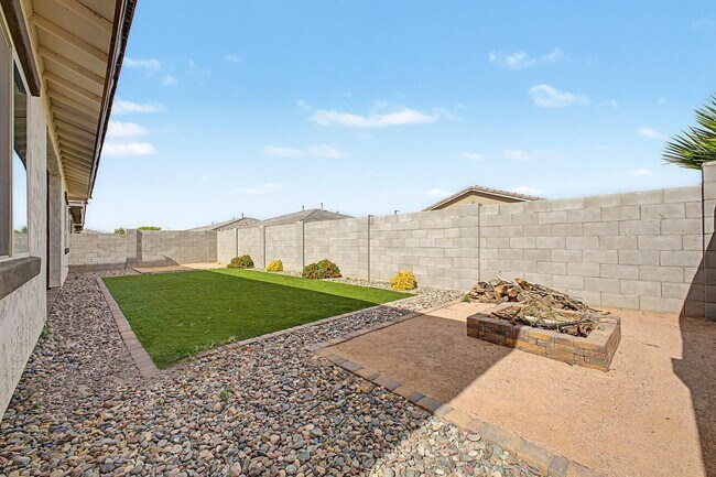 Building Photo - 13103 N 174th Dr