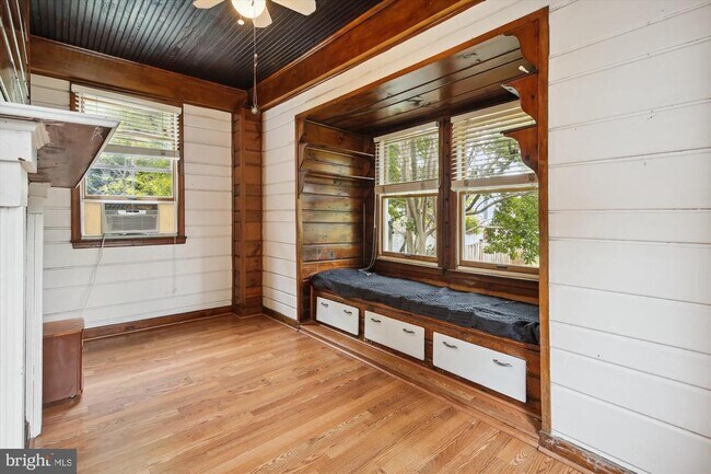 Building Photo - 619 S Garfield St