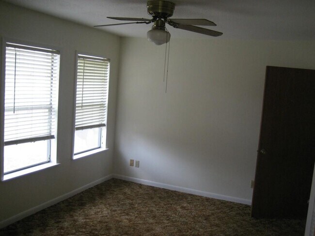 Building Photo - 169 Pine Song