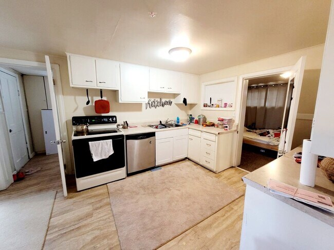 Building Photo - Beautiful Ranch-Style Home Near CU & Bould...