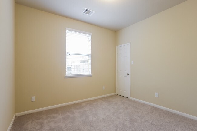 Building Photo - 23703 Maple View Dr