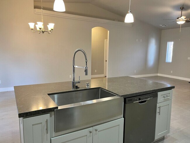 Building Photo - Beautiful 3 Bedroom Home in Gated Community!