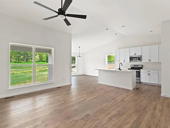 Primary Photo - 3BR, 2BA ranch-style home that is ready NOW!