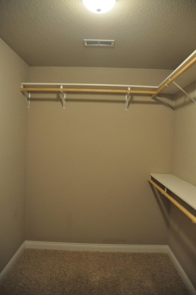 Building Photo - 5617 Abercorn Dr