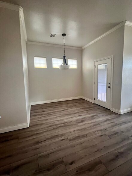 Dining Area - 14516 Park Cir