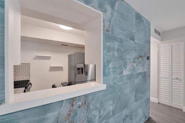 Building Photo - 3800 N Hills Dr