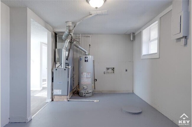 Building Photo - 2975 Salina Ct