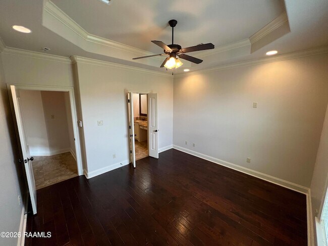 Building Photo - 204 Crenshaw Dr