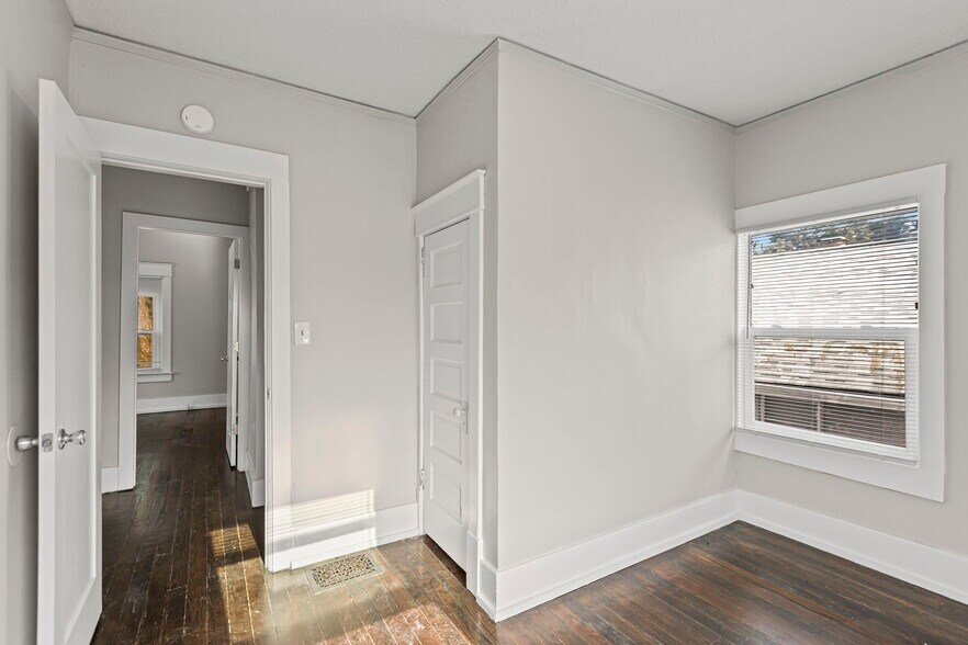 Building Photo - 336 N Hardesty Ave