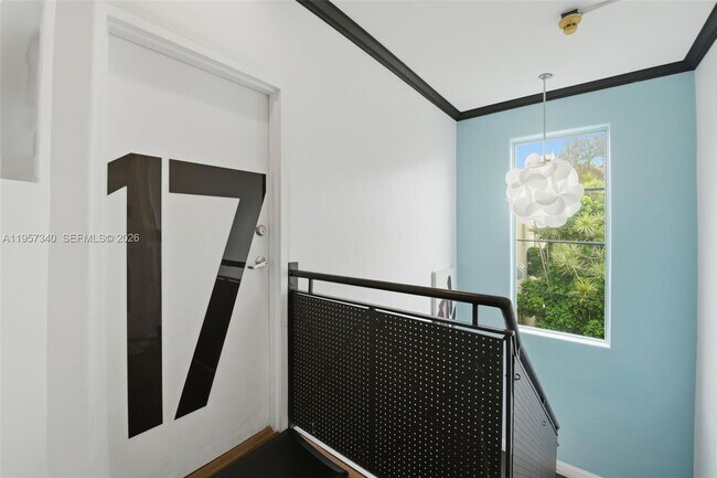 Building Photo - 526 15th St