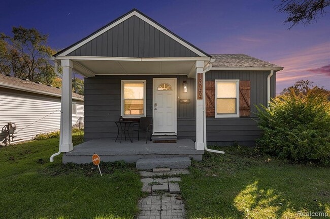 Building Photo - 13754 Knox Ave