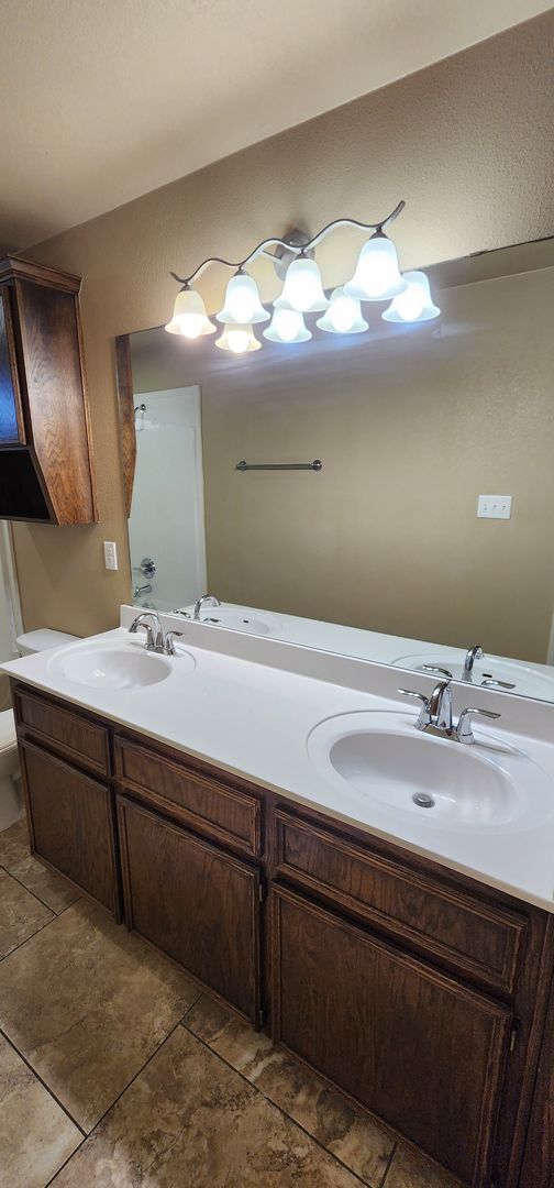Building Photo - Beautiful 2 bed/2 bath near Clear Creek gate Available 8/13