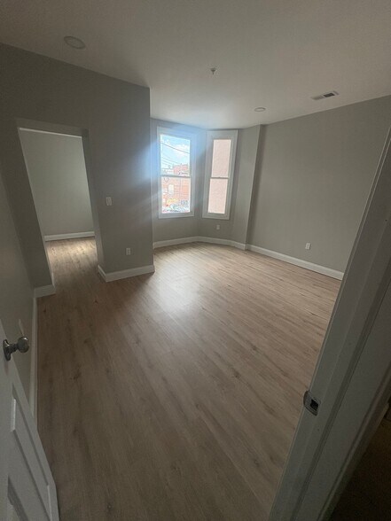Building Photo - 2105 Maryland Ave