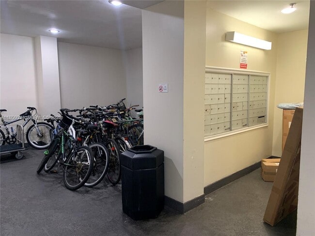 Building Photo - 650 NE 64th St