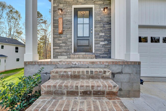 Building Photo - Charming 4 Bedroom Haven in Laurens
