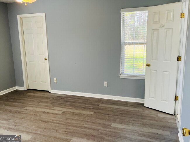 Building Photo - 405 Peeks Crossing Dr